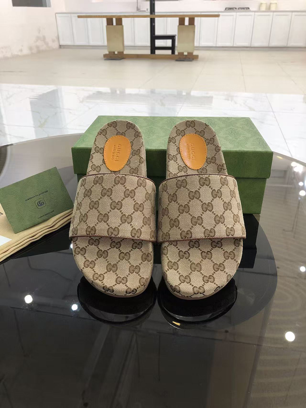 G*u*i gg slide beige canvas