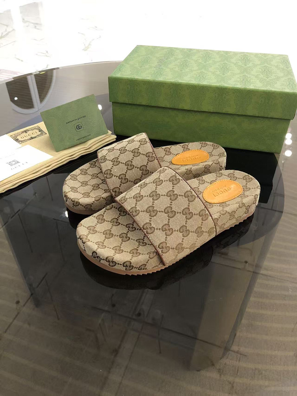 G*u*i gg slide beige canvas