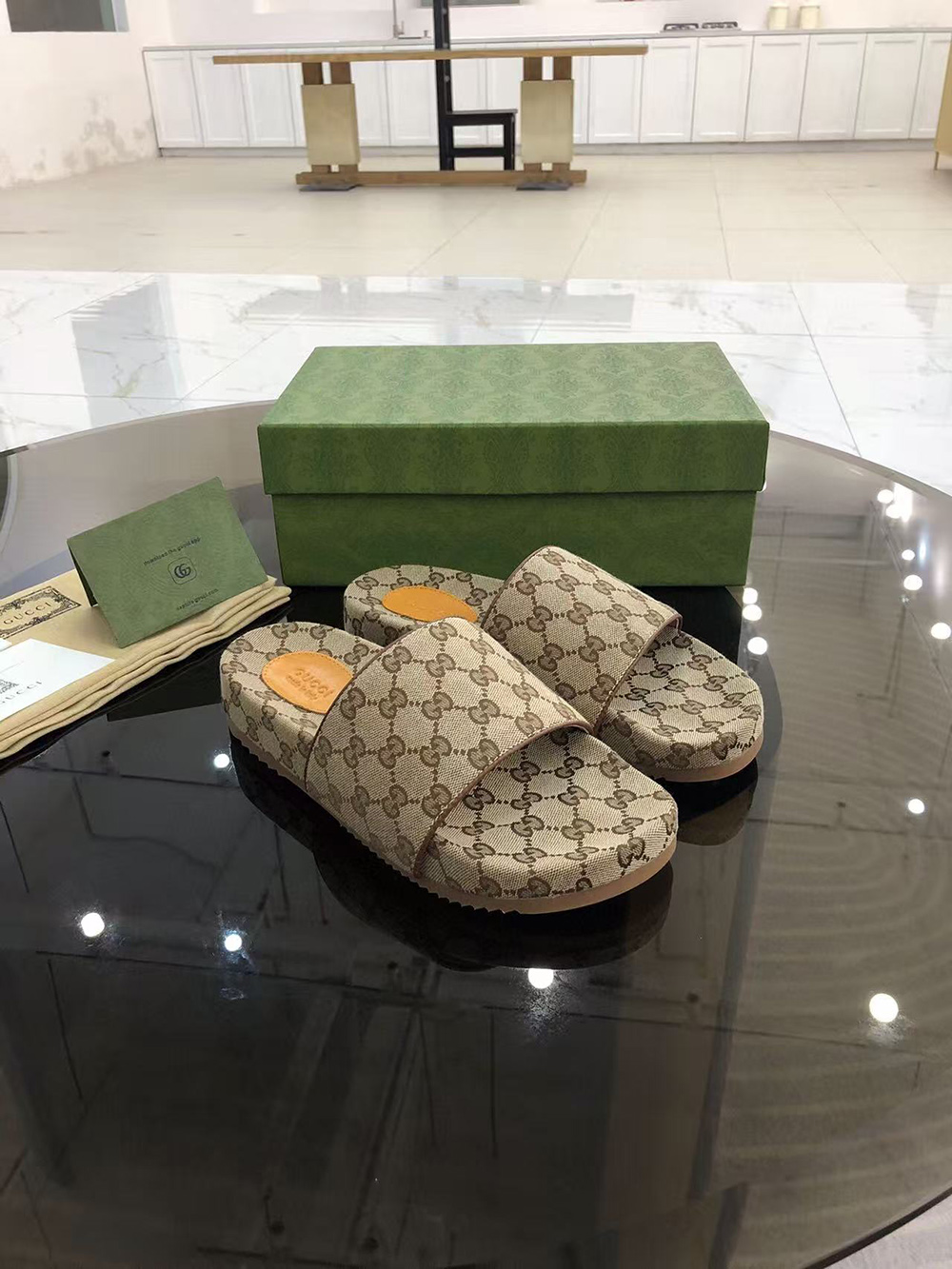 G*u*i gg slide beige canvas