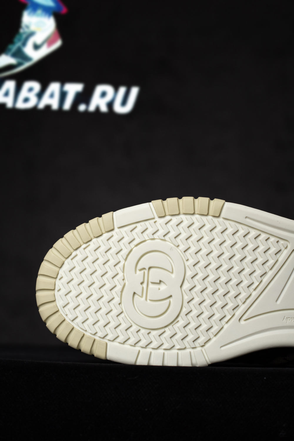 G*u*i re-web sneaker