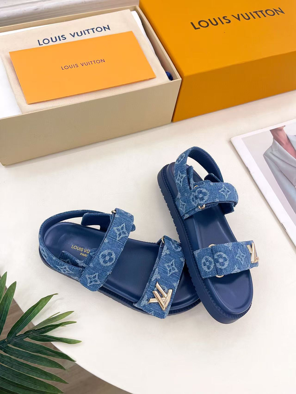 l0*is V*t0n sunset flat comfort sandal 1adidz