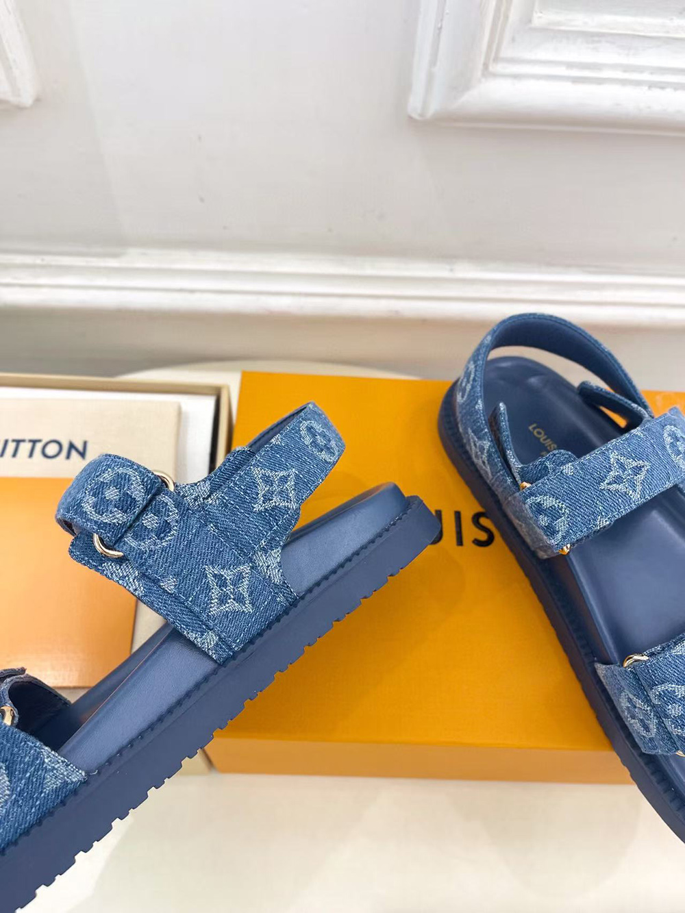 l0*is V*t0n sunset flat comfort sandal 1adidz