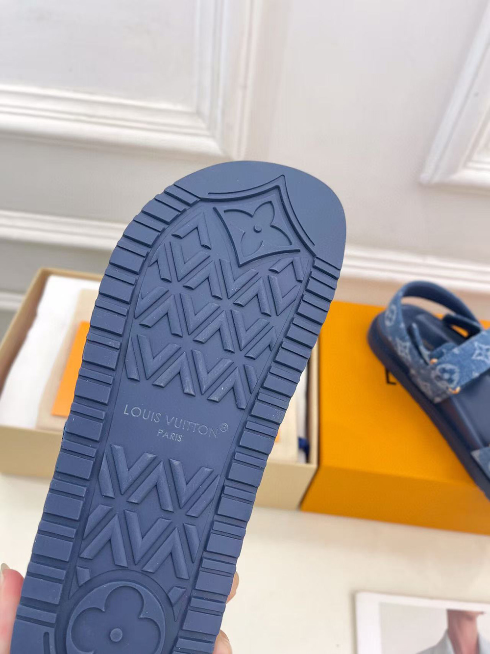 l0*is V*t0n sunset flat comfort sandal 1adidz