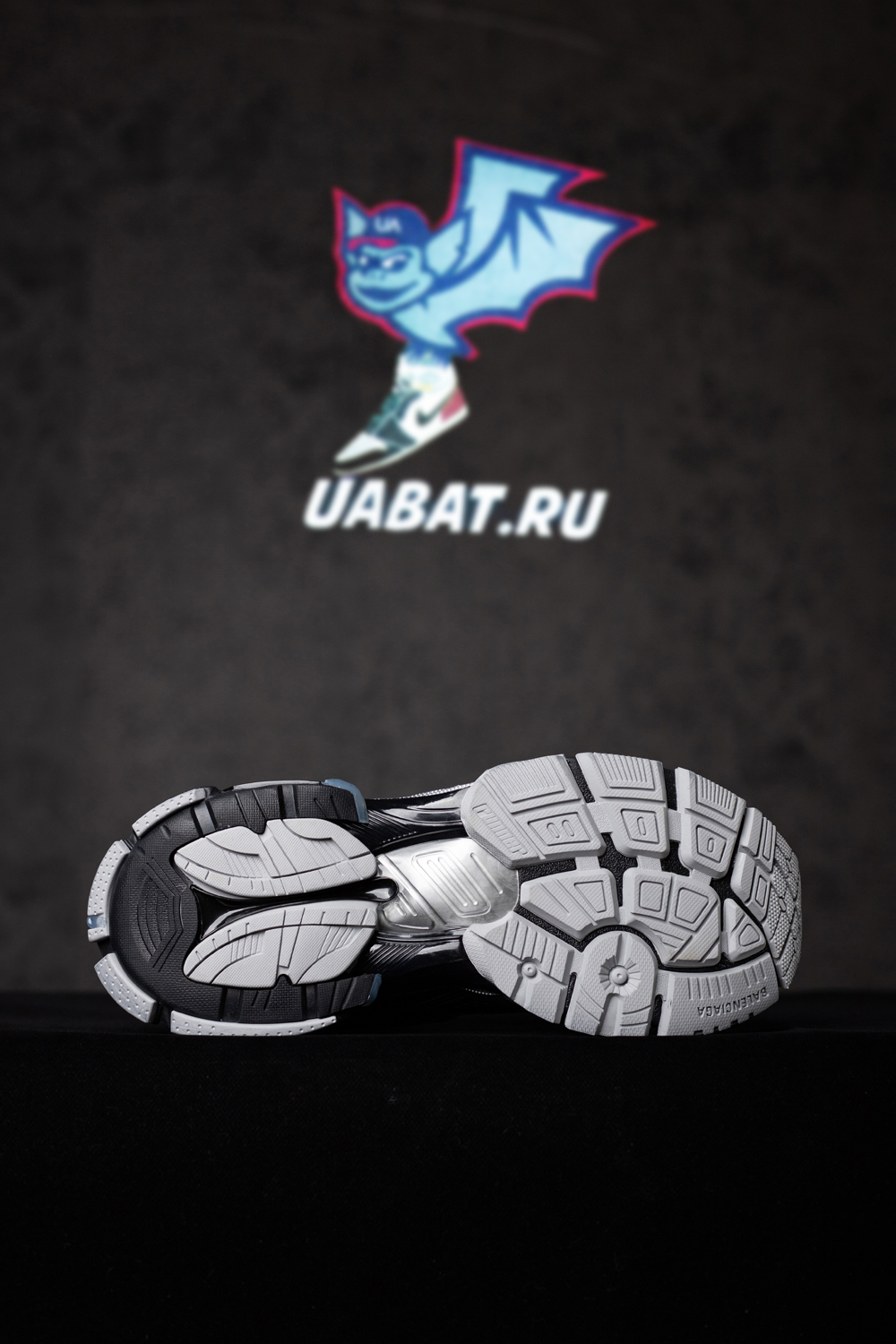 Ba*len*cia*ga runner sneaker "black silver"