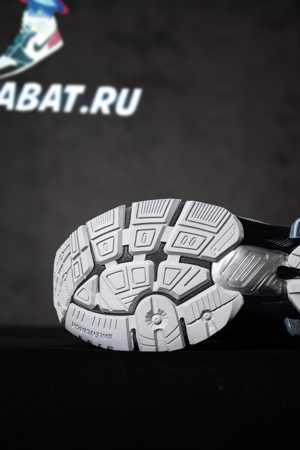 Ba*len*cia*ga runner sneaker "black silver"