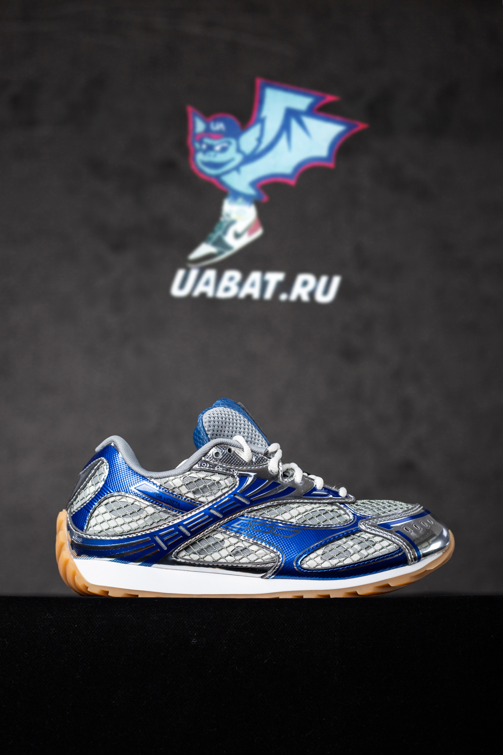 bo*te*ga Ve*ne*ta orbit runner sneaker 