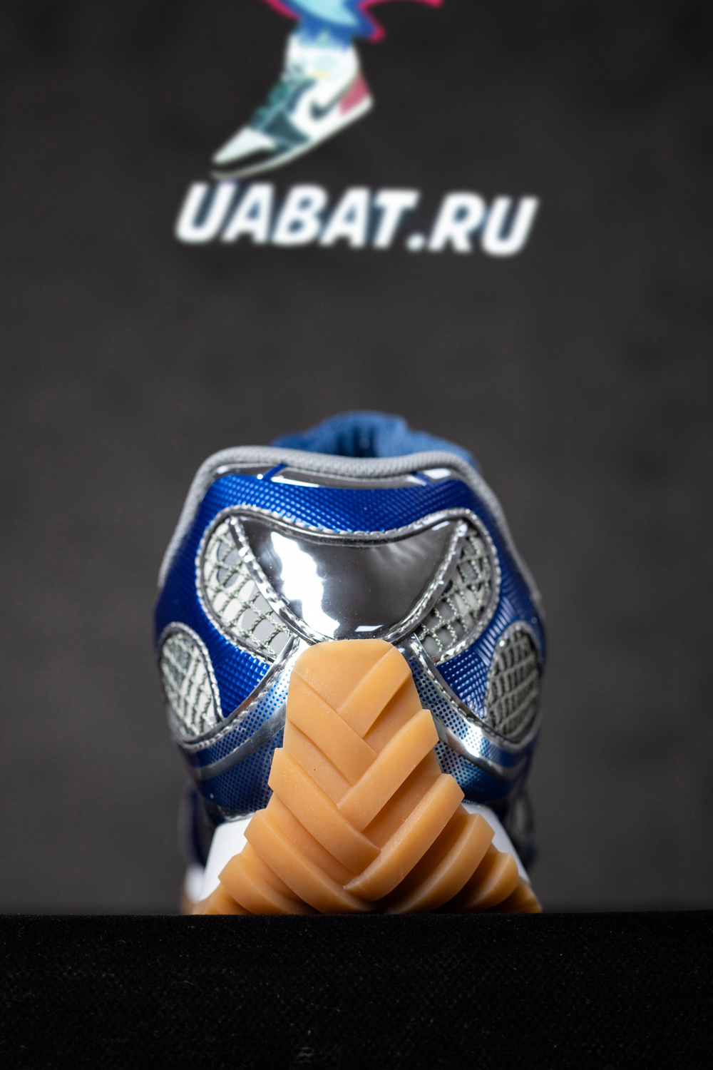 bo*te*ga Ve*ne*ta orbit runner sneaker 