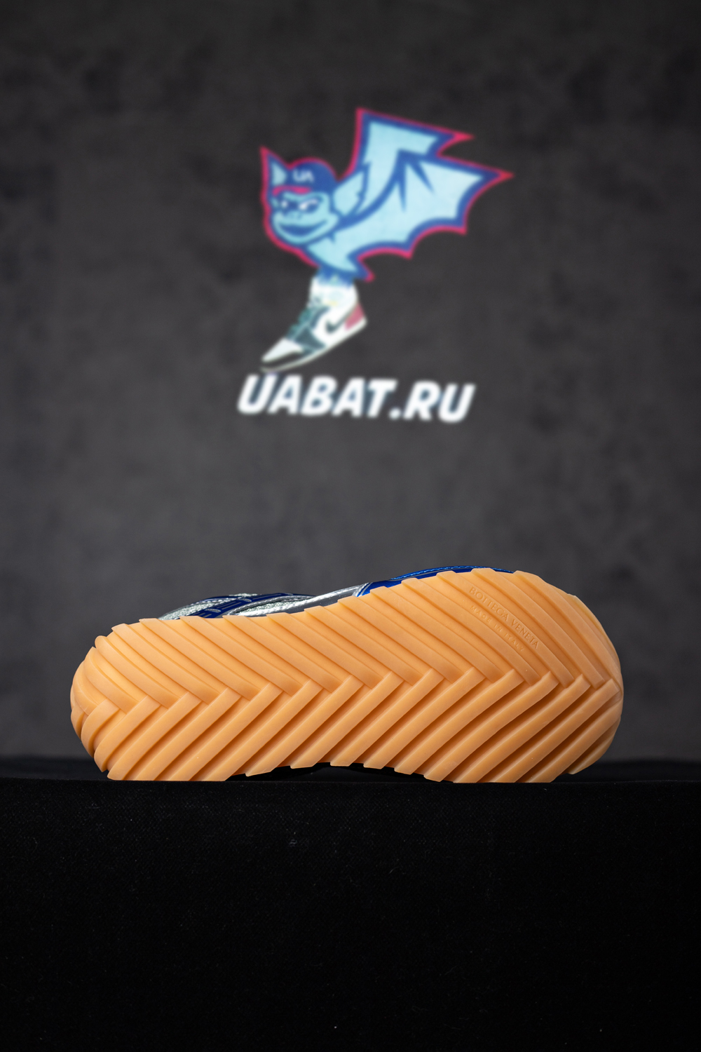 bo*te*ga Ve*ne*ta orbit runner sneaker 