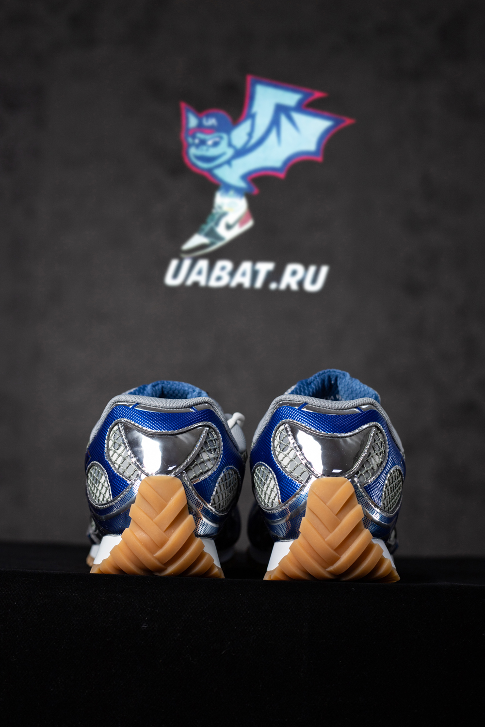 bo*te*ga Ve*ne*ta orbit runner sneaker 