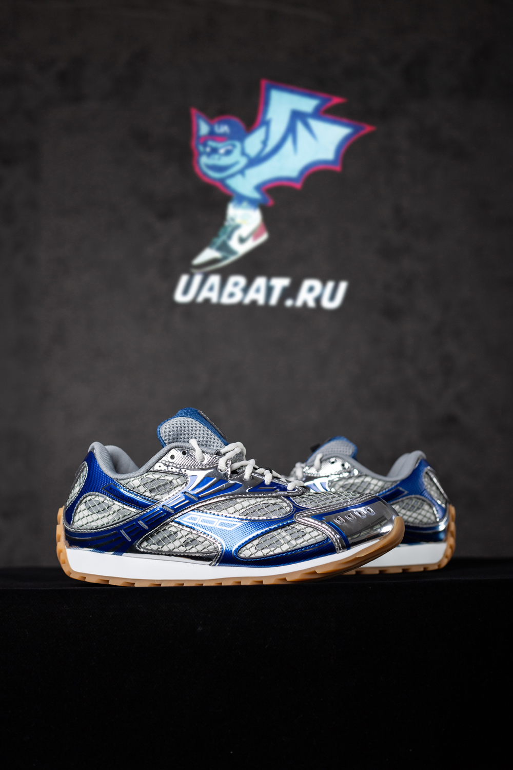 bo*te*ga Ve*ne*ta orbit runner sneaker 