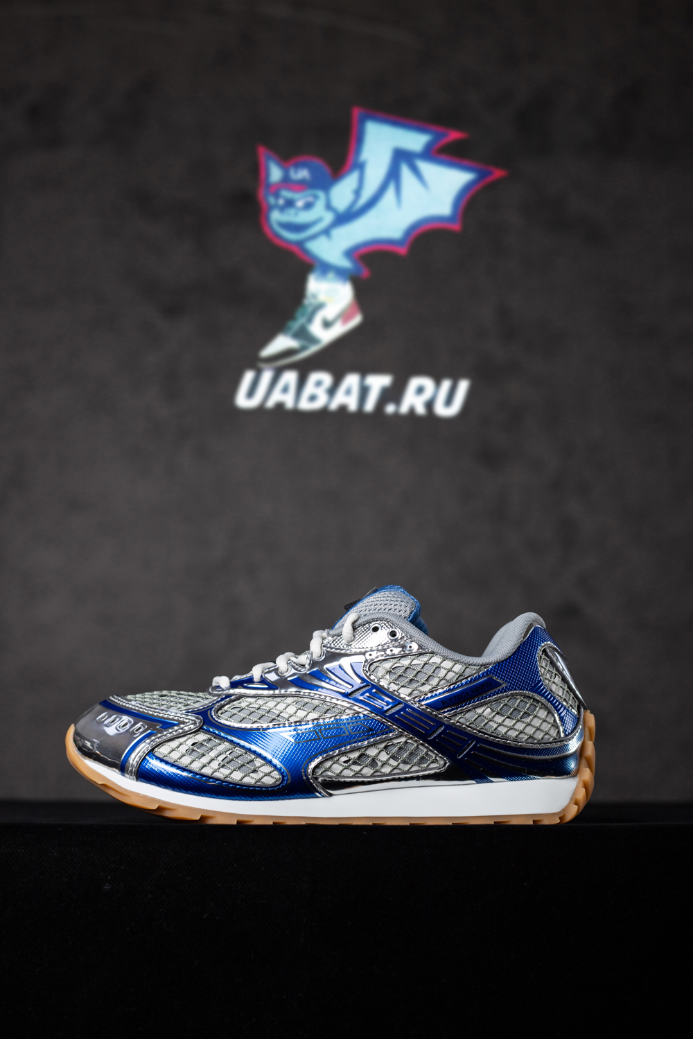 bo*te*ga Ve*ne*ta orbit runner sneaker 