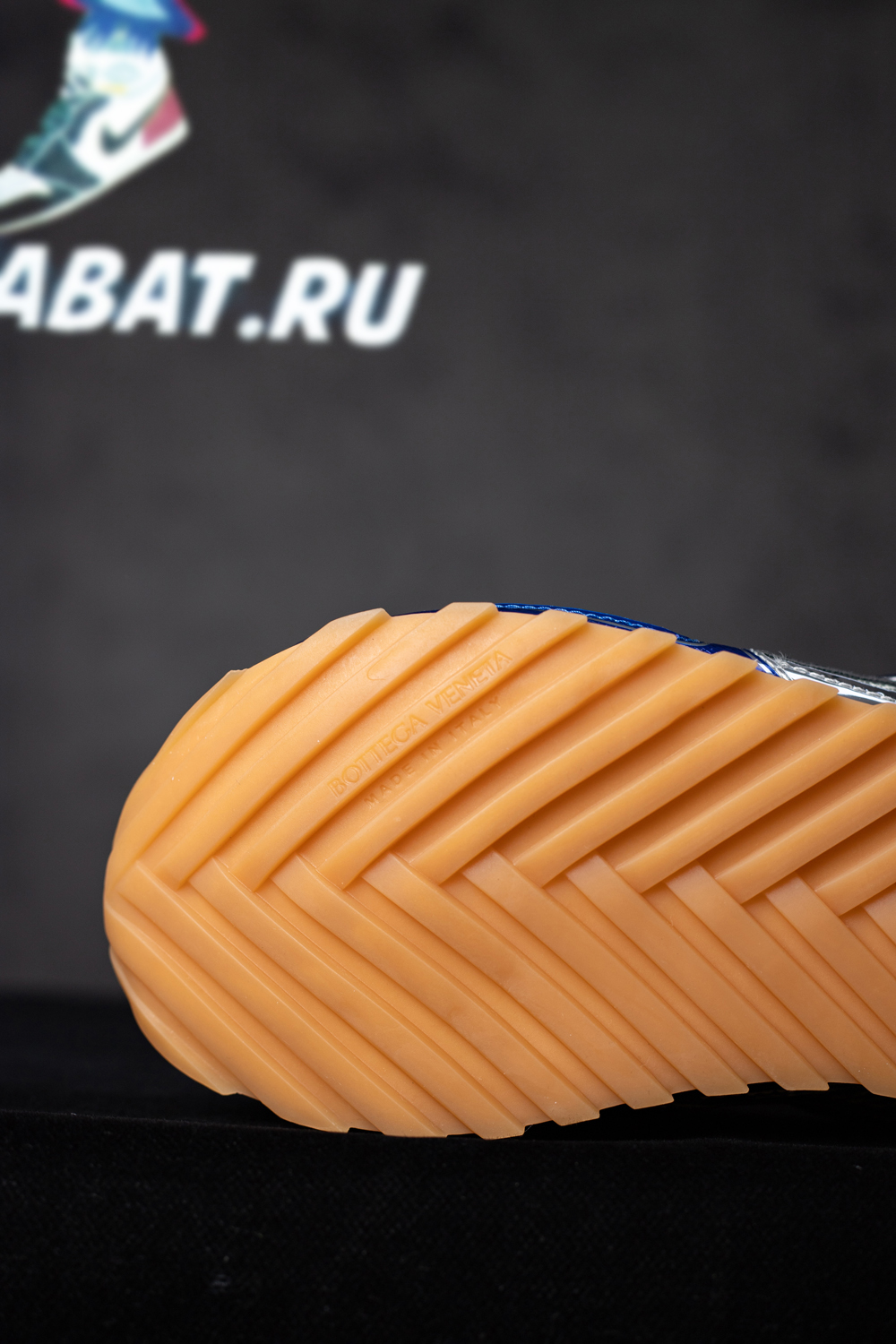 bo*te*ga Ve*ne*ta orbit runner sneaker 