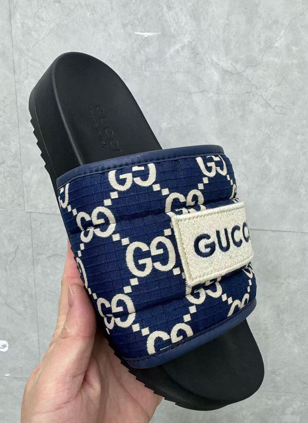 G*u*i gg canvas blue flip-flops