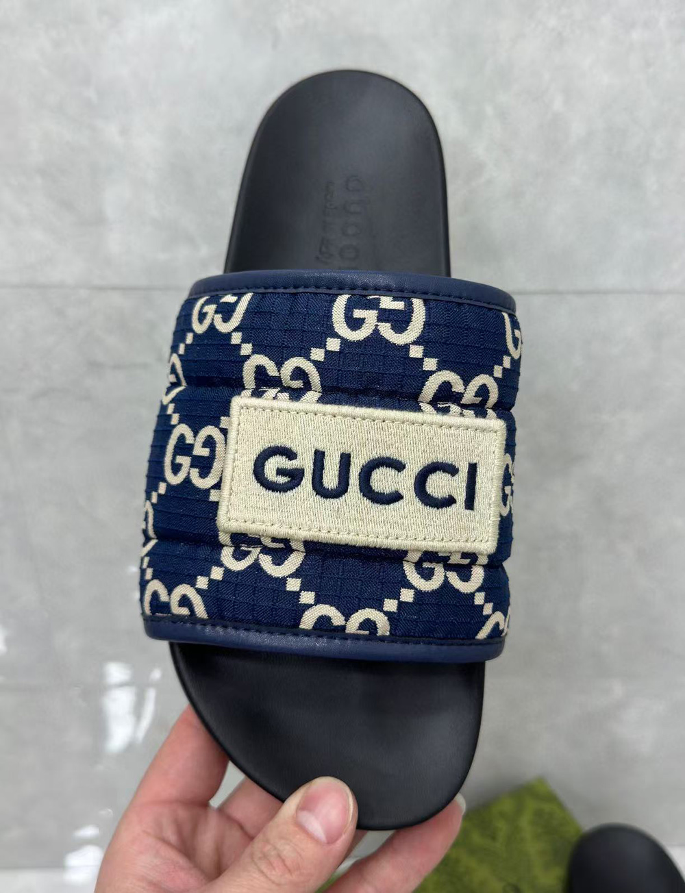 G*u*i gg canvas blue flip-flops