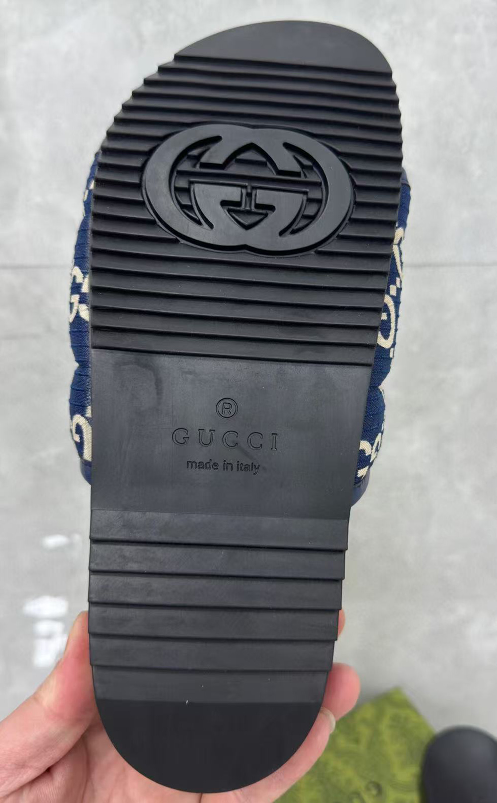 G*u*i gg canvas blue flip-flops