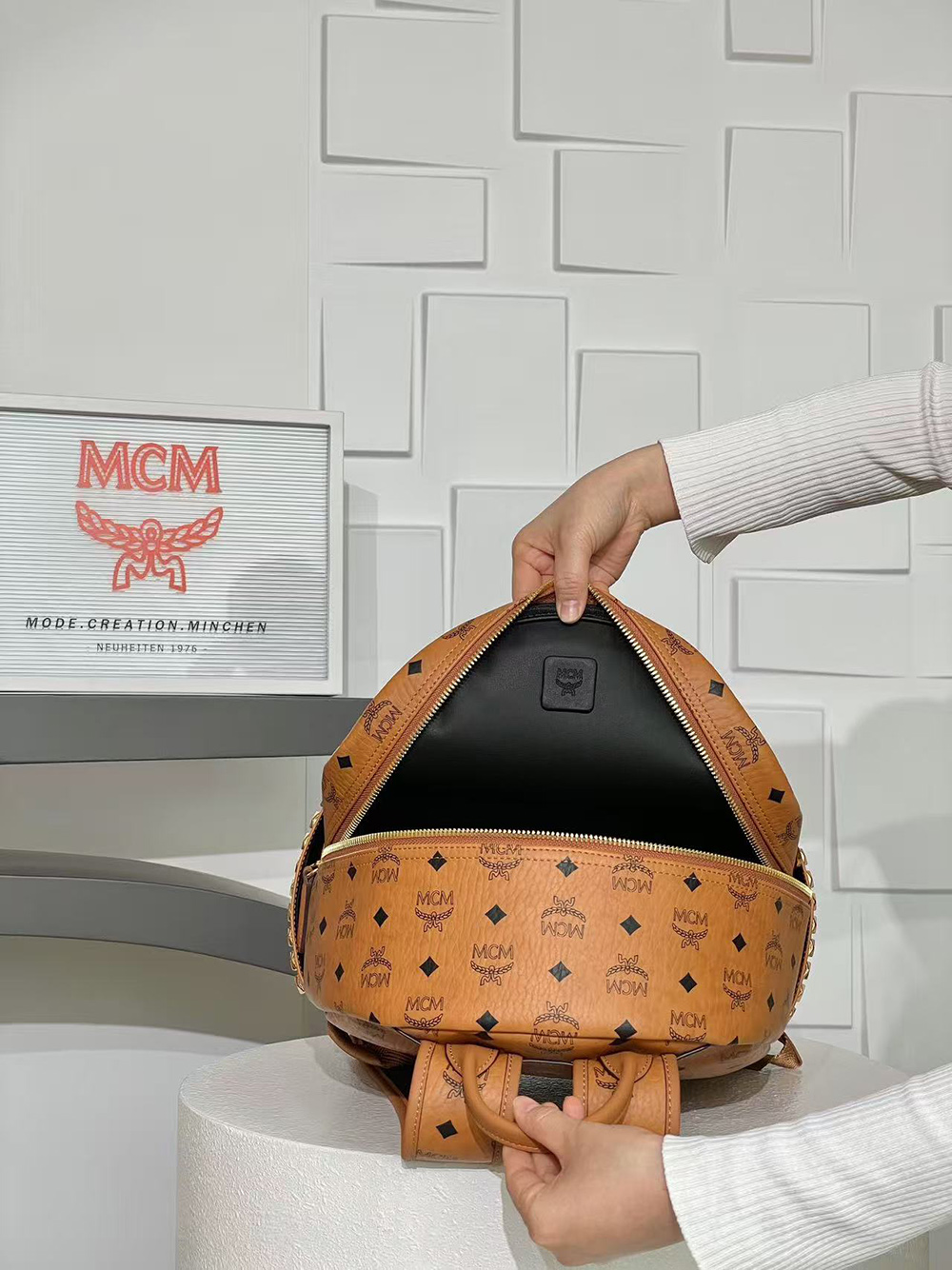 MCM Stark Side Studs Backpack 1C0201 15.5*33*41cm