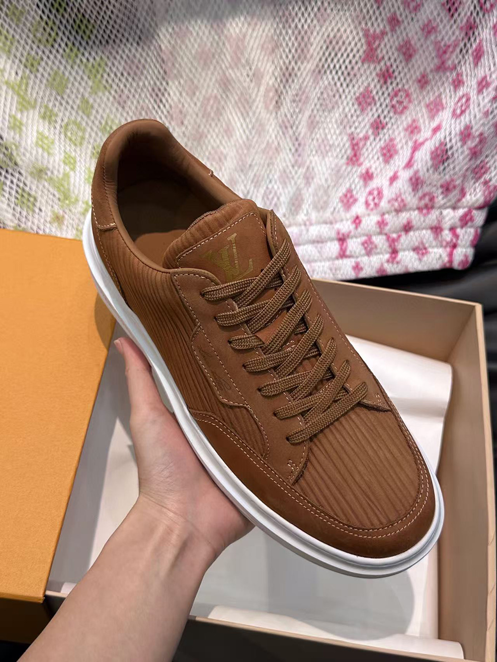 l0*is V*t0n beverly hills sneaker"brown"