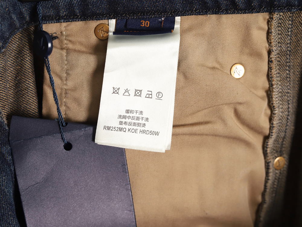 l0*is V*t0n embossed monogram cargo jeans tsk1