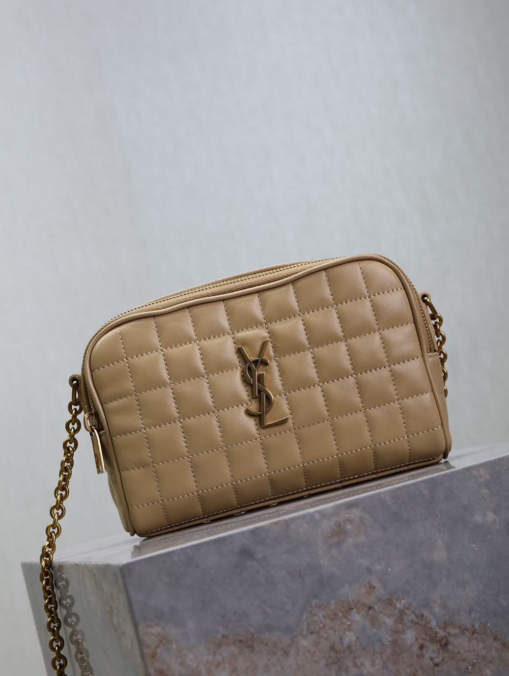 Sa**t Lau*nt cassandre matelassé carré camera bag in lambskin 764809 19.5*14*4cm