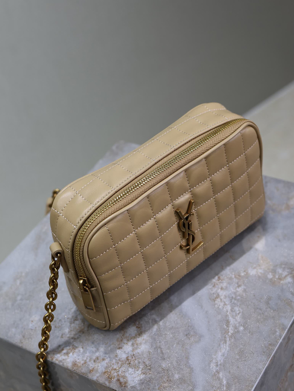 Sa**t Lau*nt cassandre matelassé carré camera bag in lambskin 764809 19.5*14*4cm