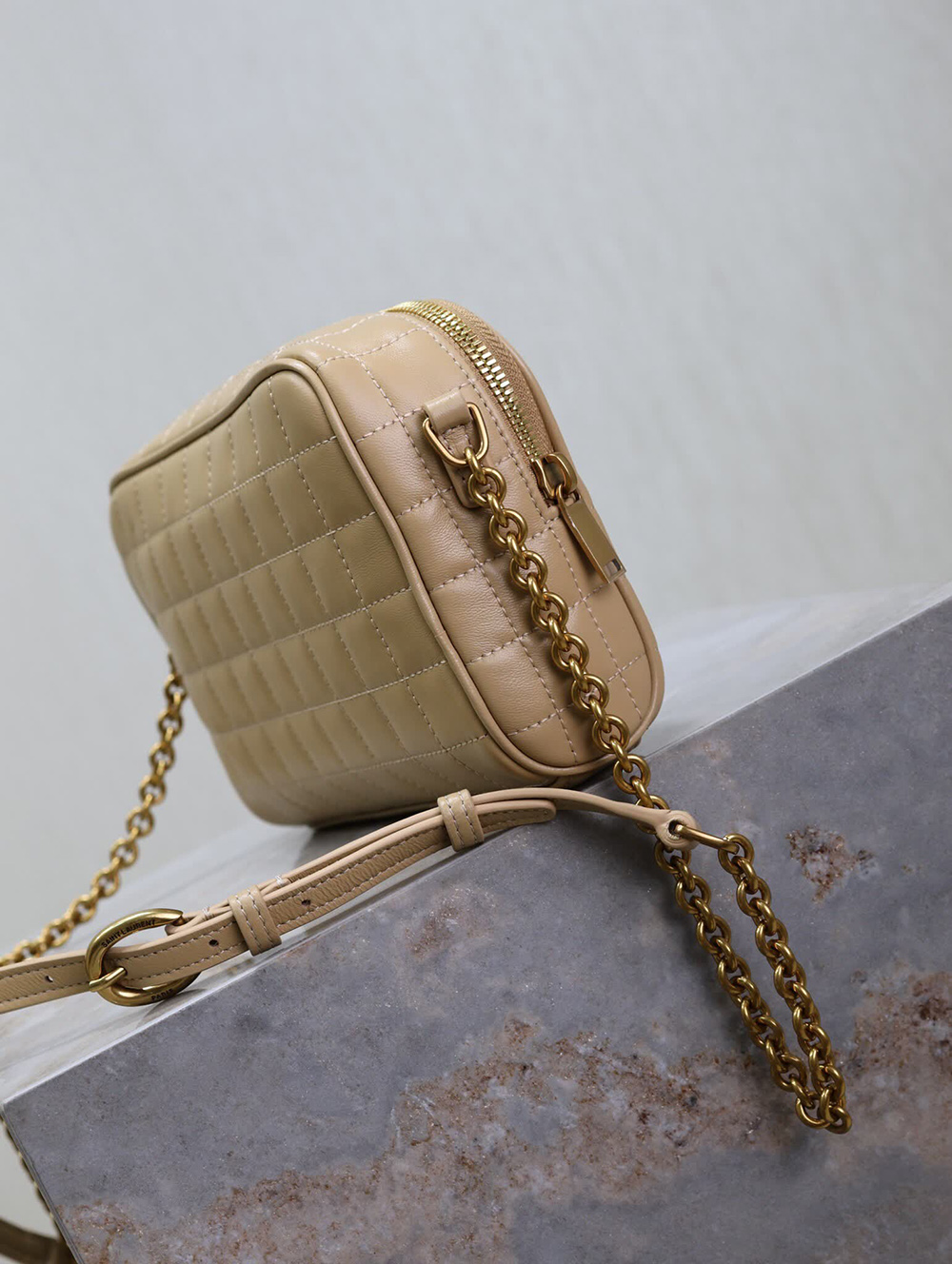 Sa**t Lau*nt cassandre matelassé carré camera bag in lambskin 764809 19.5*14*4cm