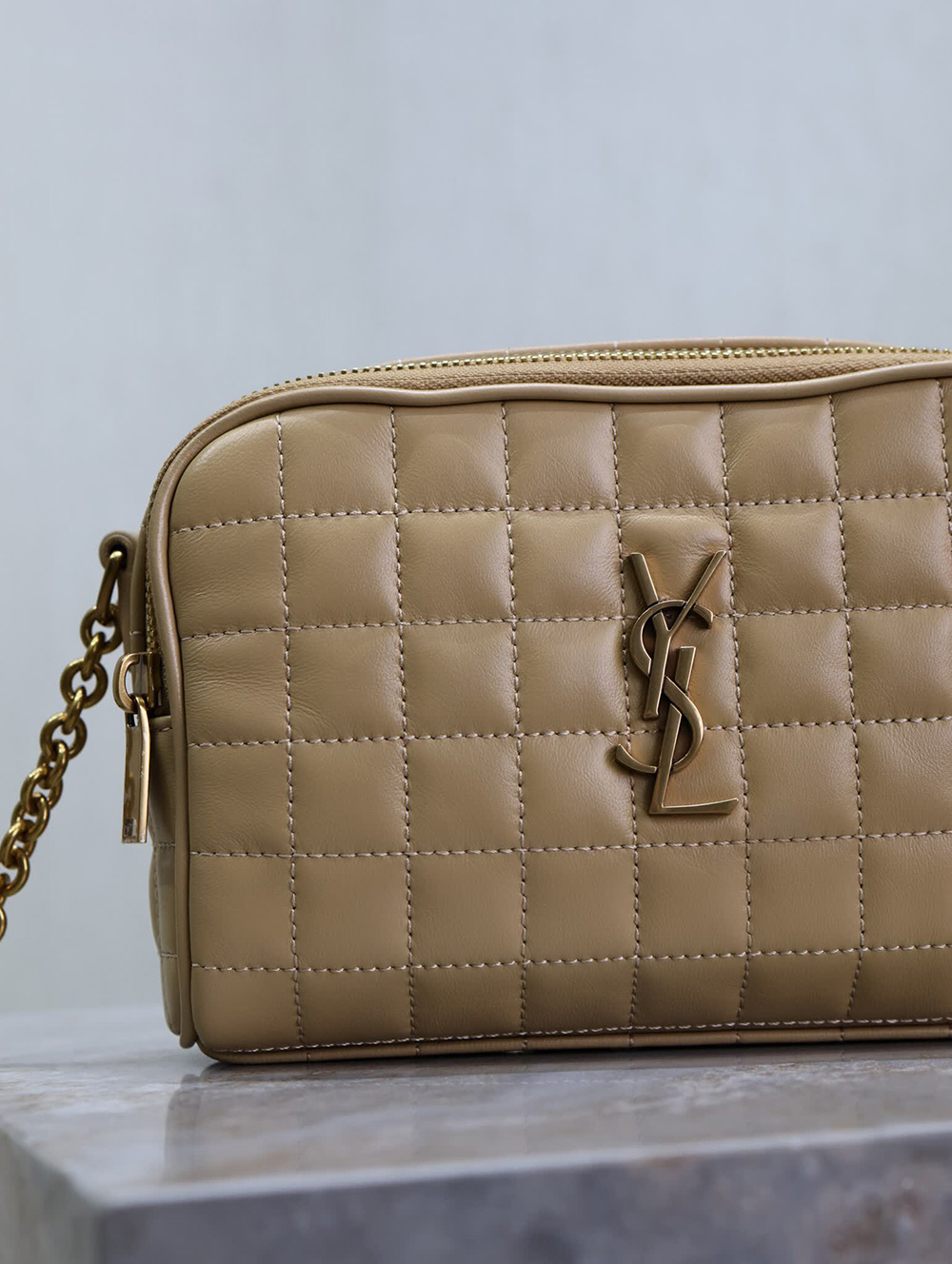 Sa**t Lau*nt cassandre matelassé carré camera bag in lambskin 764809 19.5*14*4cm