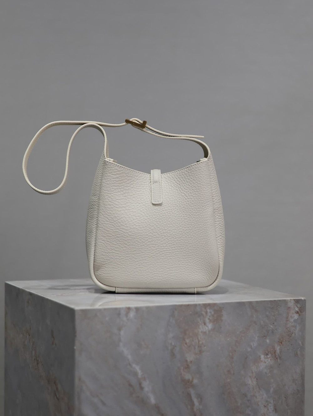 Sa**t Lau*nt le 5 á 7 grained leather bags 633158 15*16*7cm