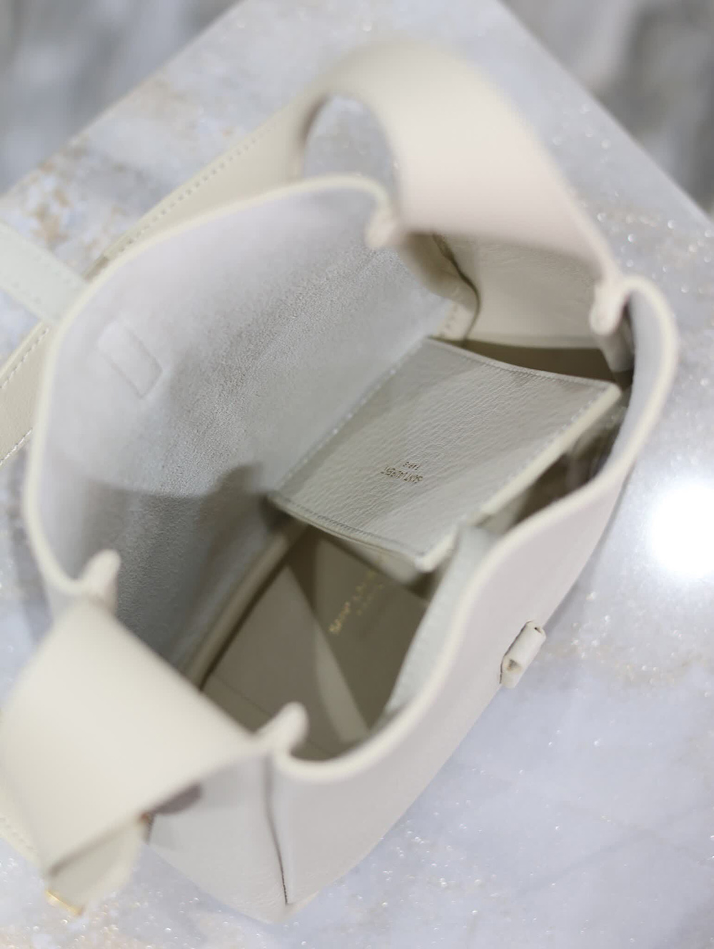 Sa**t Lau*nt le 5 á 7 grained leather bags 633158 15*16*7cm