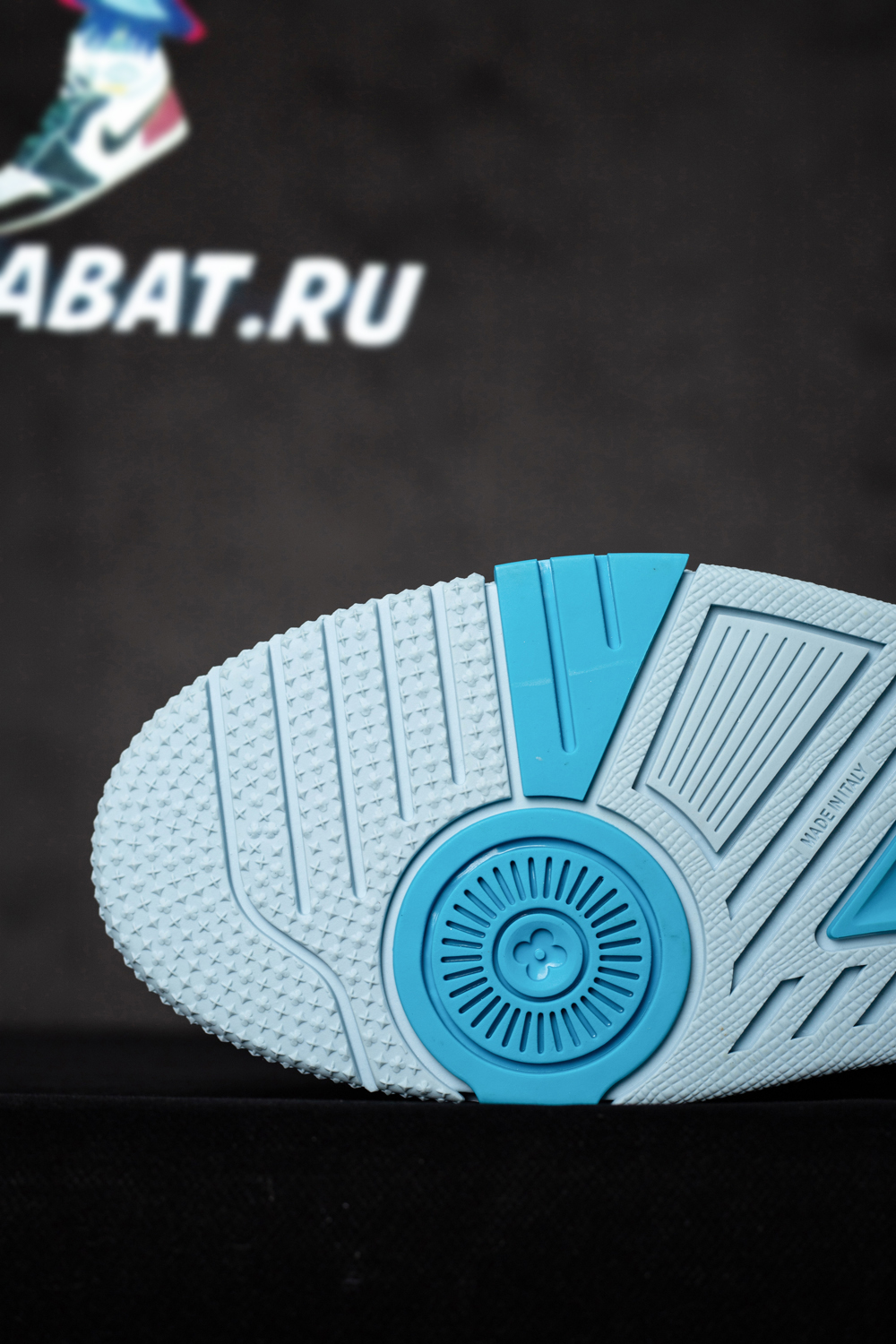 l0*is V*t0n trainer oceanblue