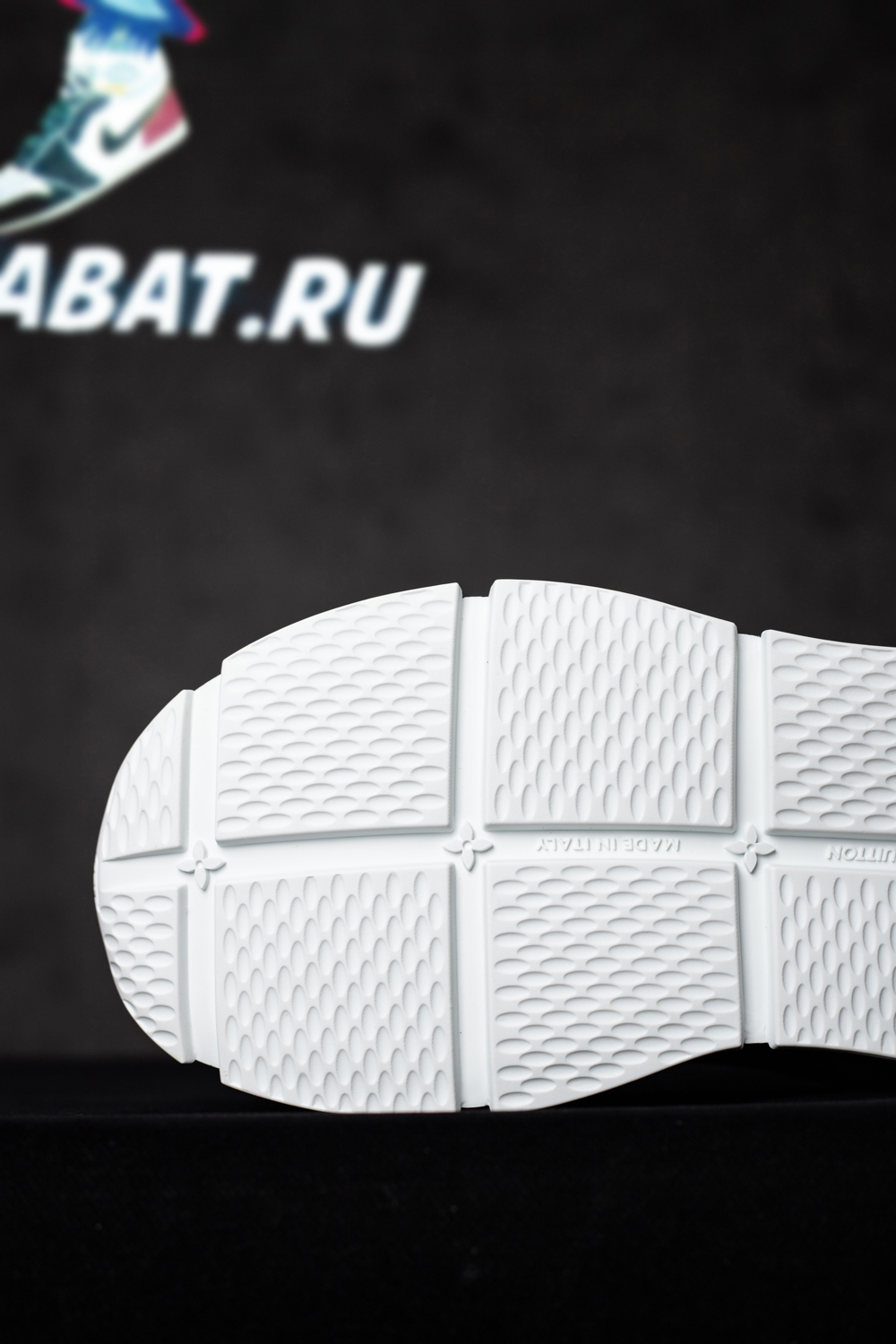 l0*is V*t0n classic sneaker 1ahsv3