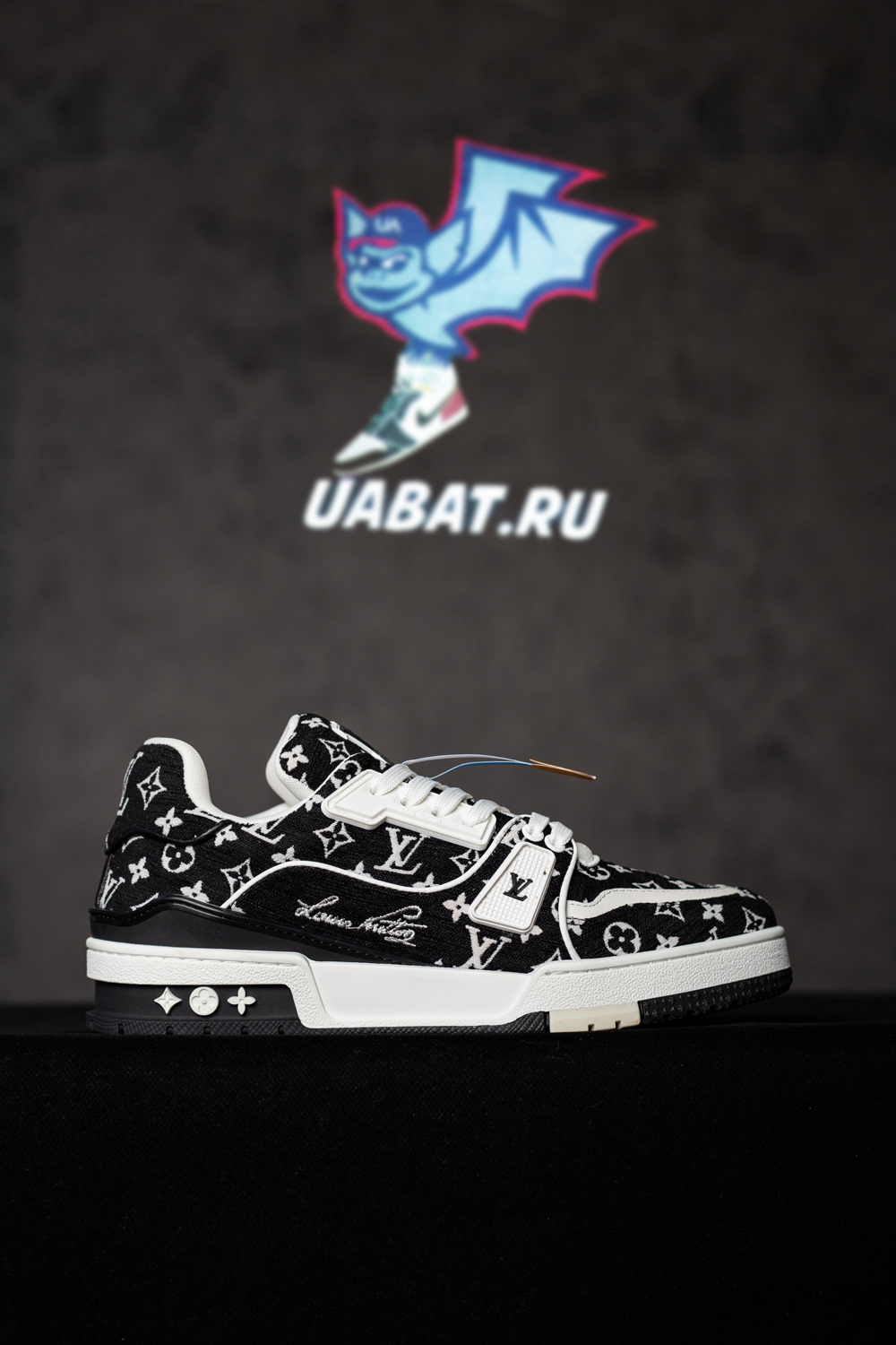 l0*is V*t0n trainer black monogram textile