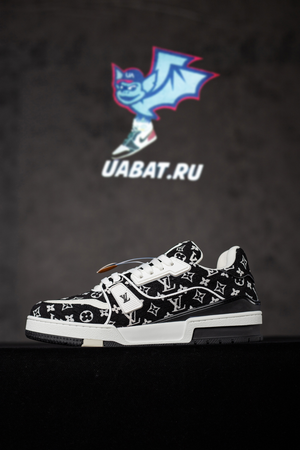 l0*is V*t0n trainer black monogram textile