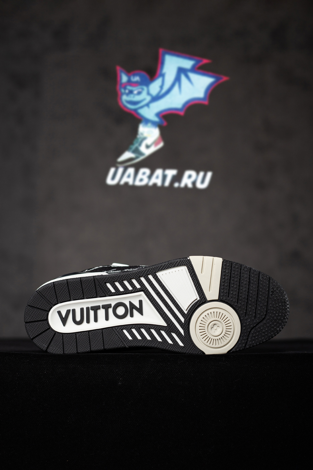 l0*is V*t0n trainer black monogram textile