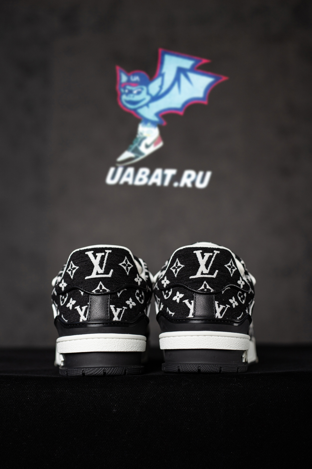 l0*is V*t0n trainer black monogram textile