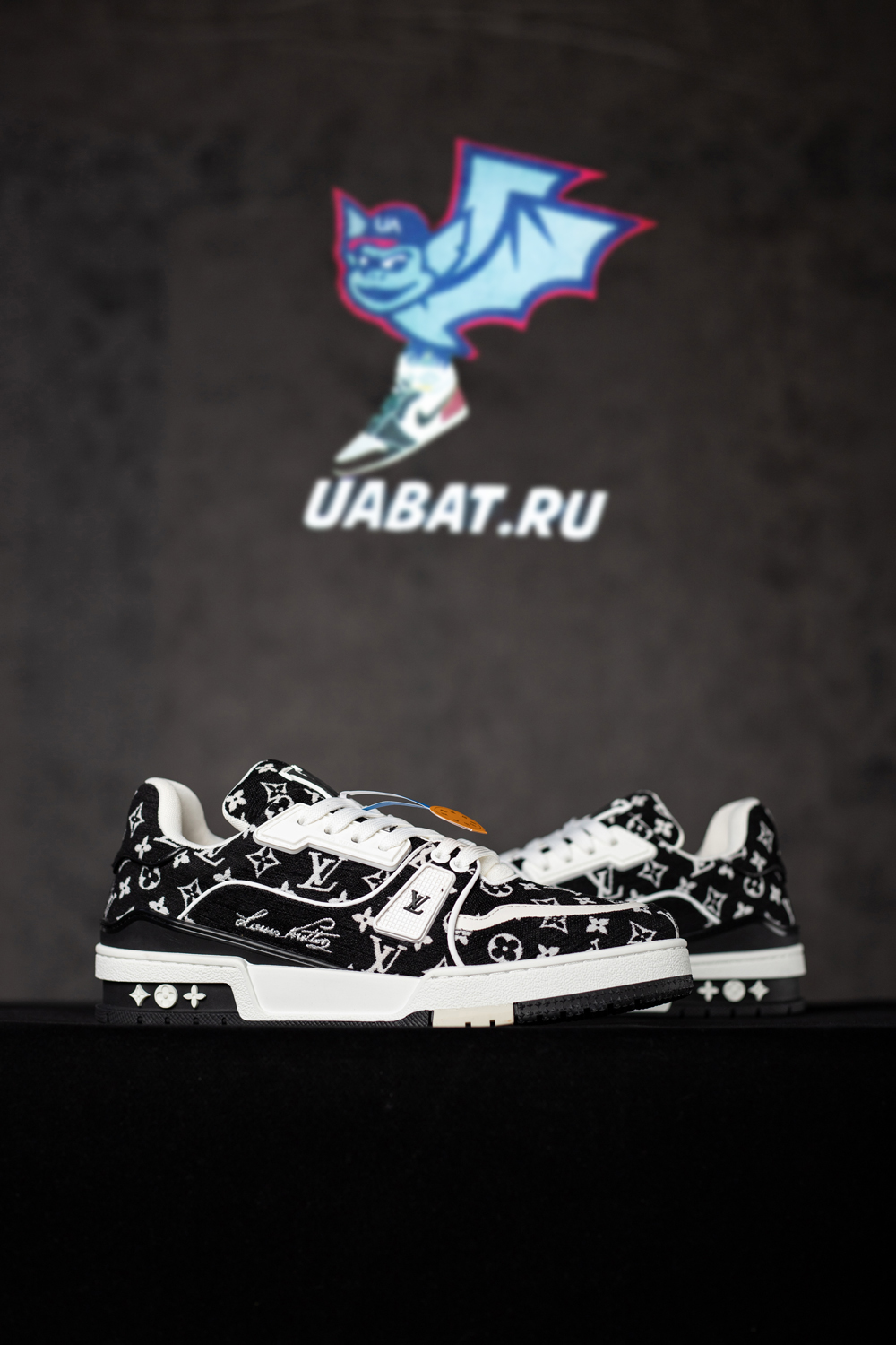 l0*is V*t0n trainer black monogram textile