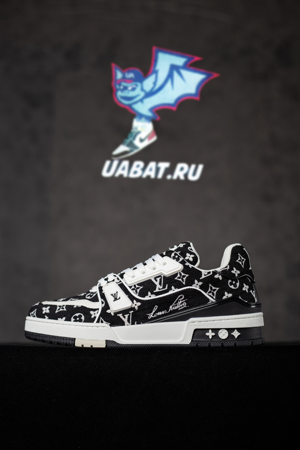 l0*is V*t0n trainer black monogram textile