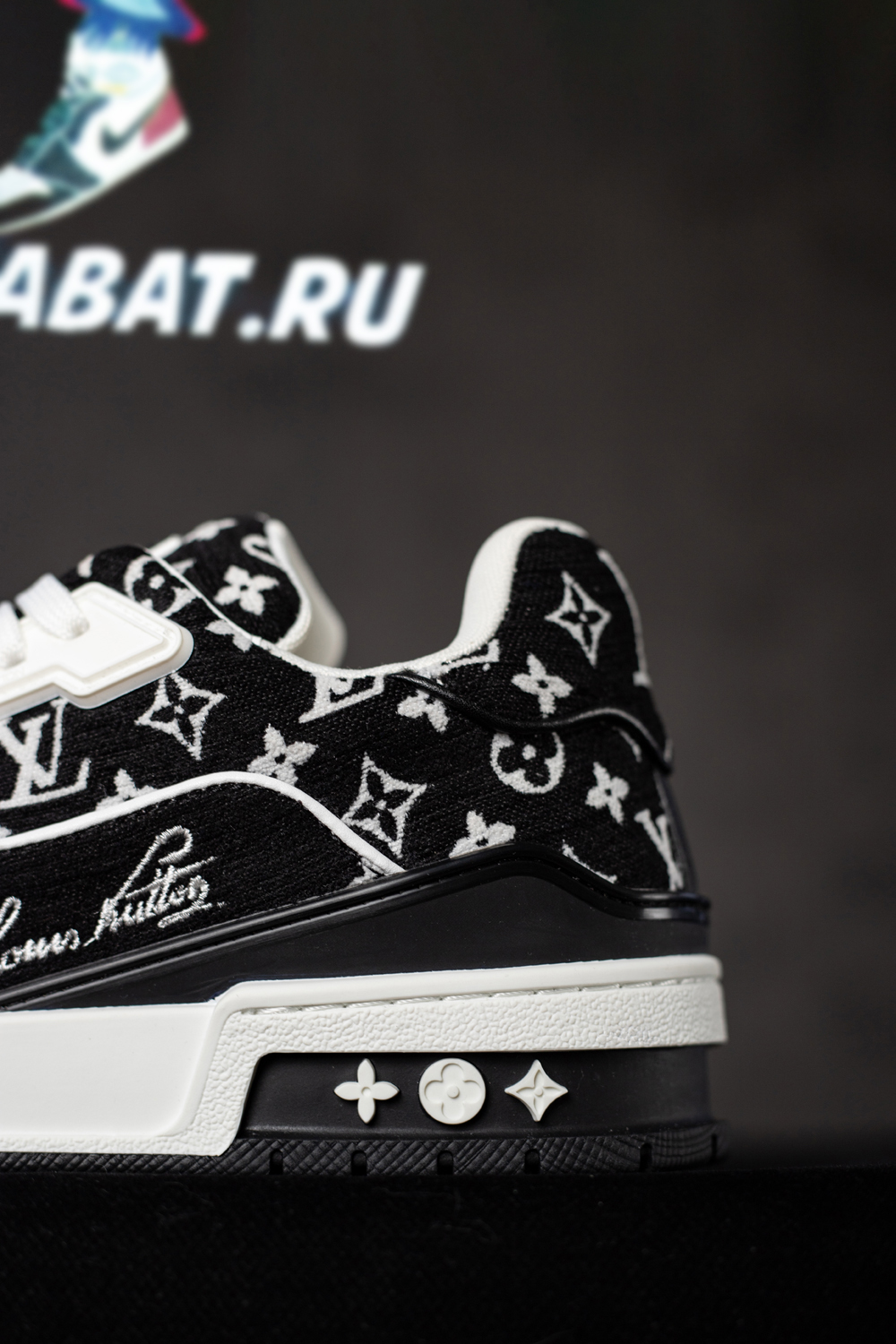 l0*is V*t0n trainer black monogram textile