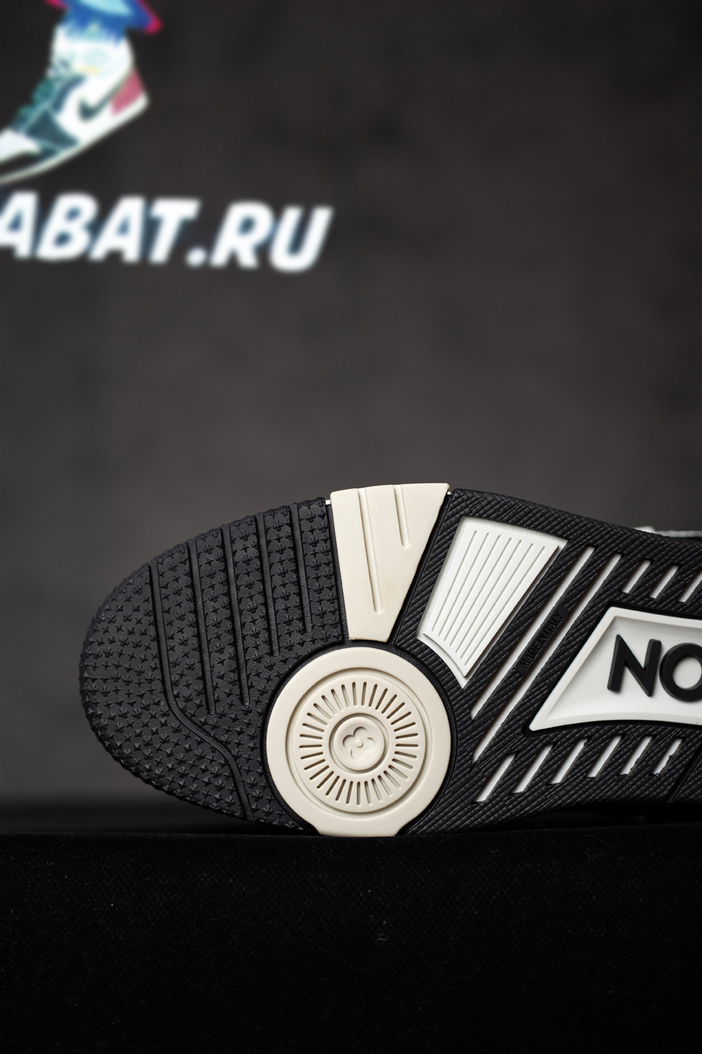 l0*is V*t0n trainer black monogram textile