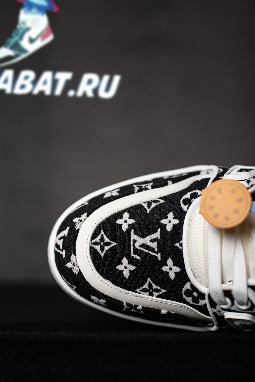 l0*is V*t0n trainer black monogram textile