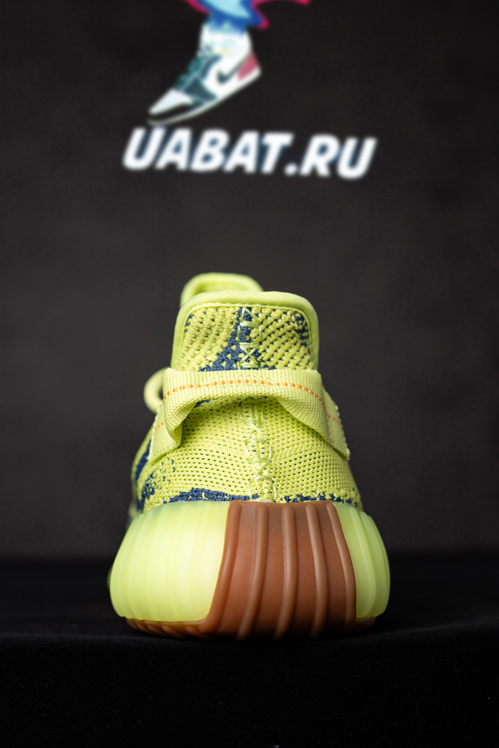Y**zy boost 350 v2 "frozen yellow"