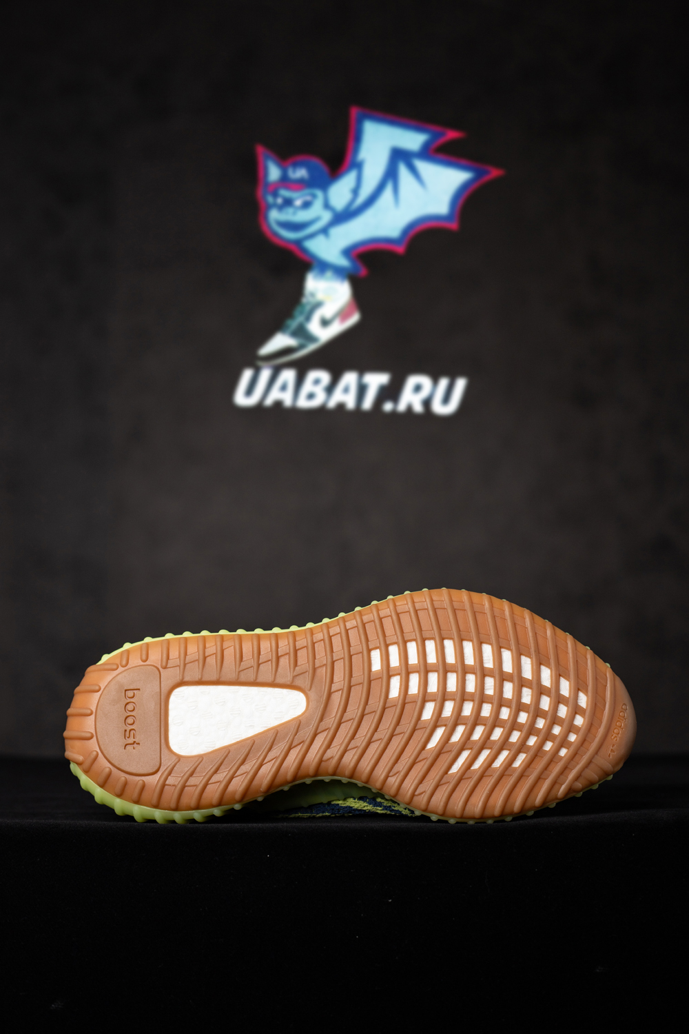 Y**zy boost 350 v2 "frozen yellow"