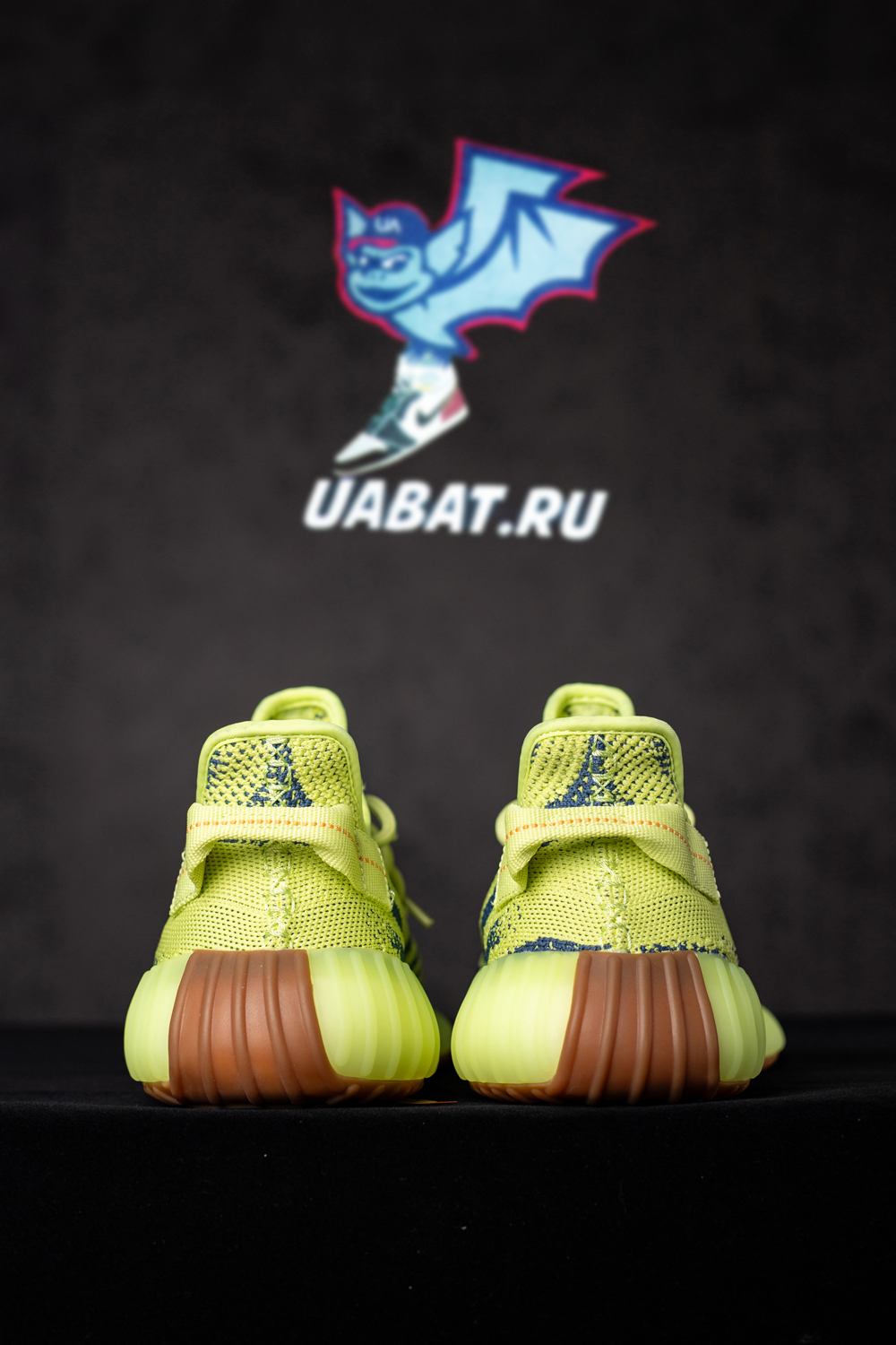 Y**zy boost 350 v2 "frozen yellow"