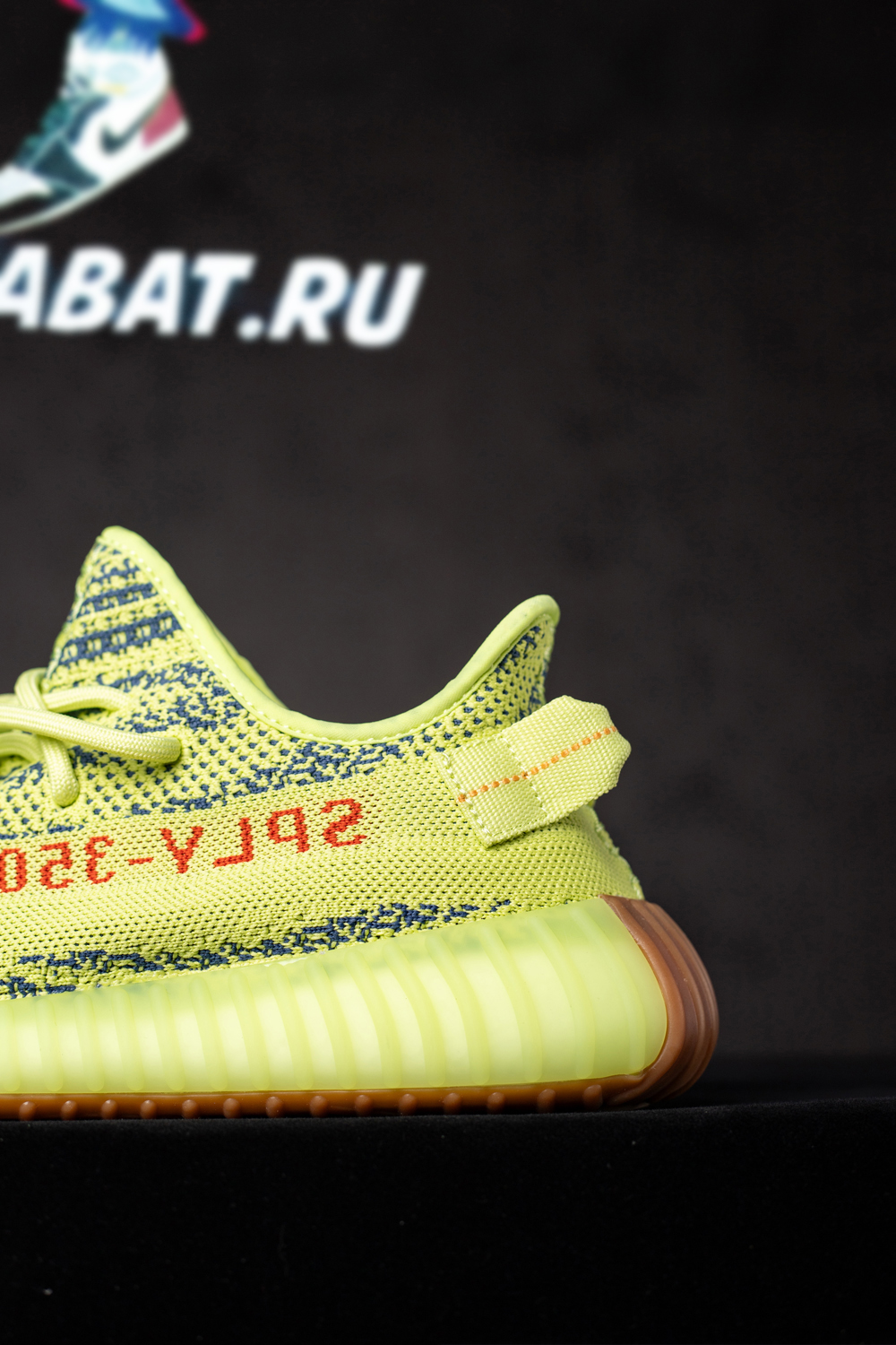 Y**zy boost 350 v2 "frozen yellow"