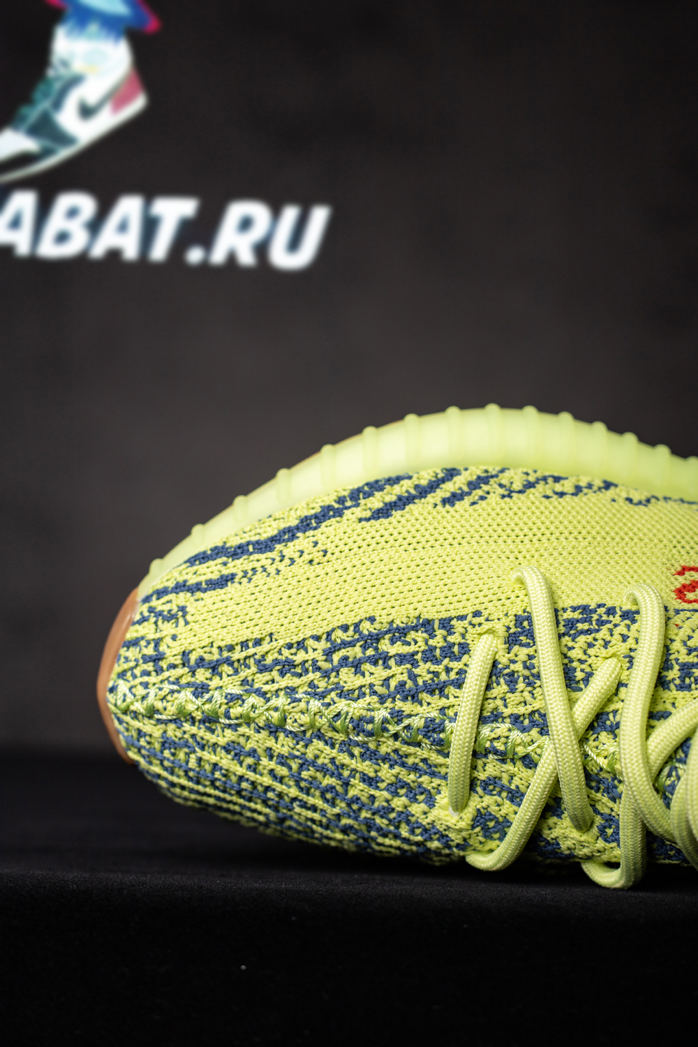 Y**zy boost 350 v2 "frozen yellow"