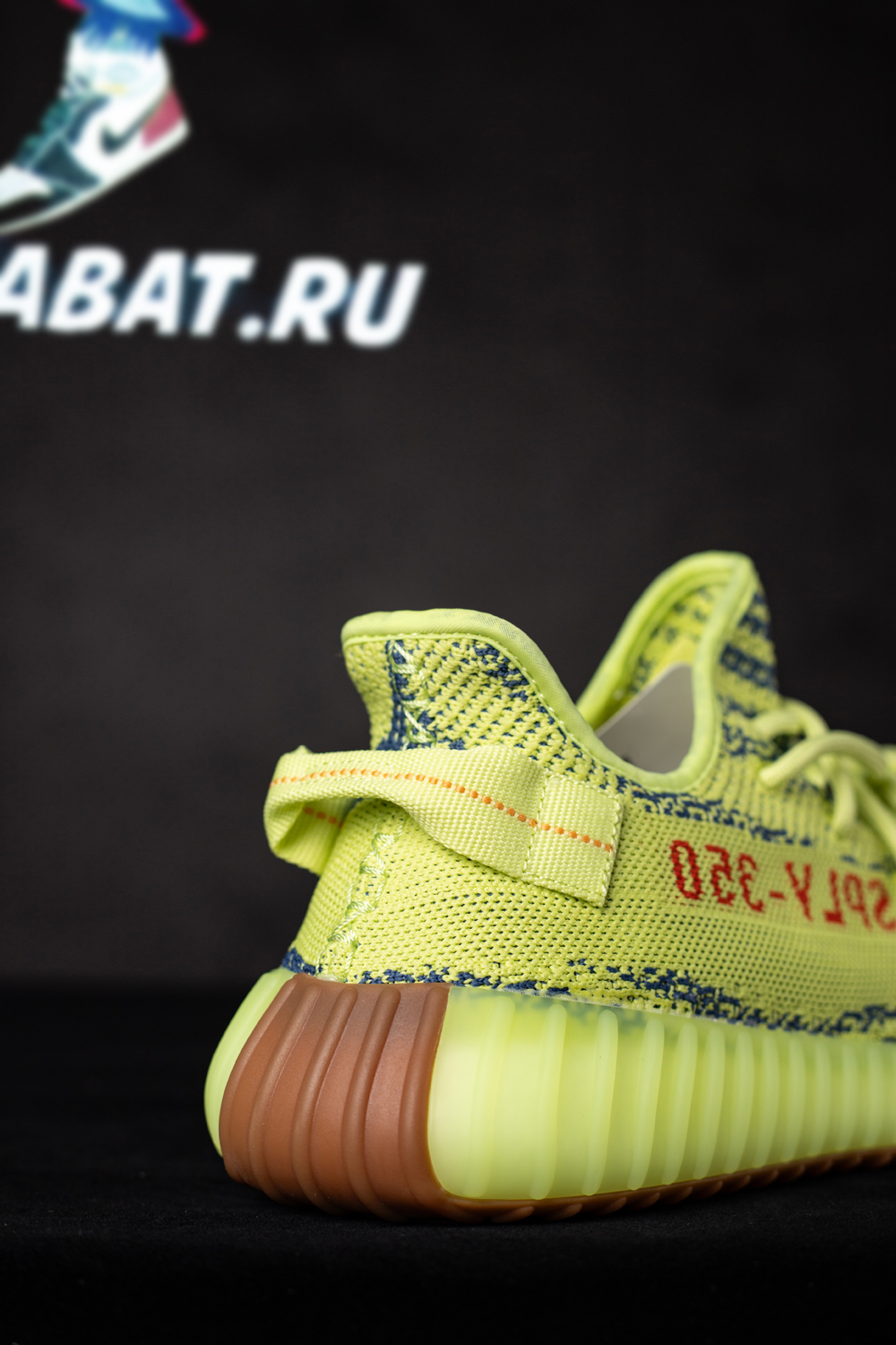Y**zy boost 350 v2 "frozen yellow"