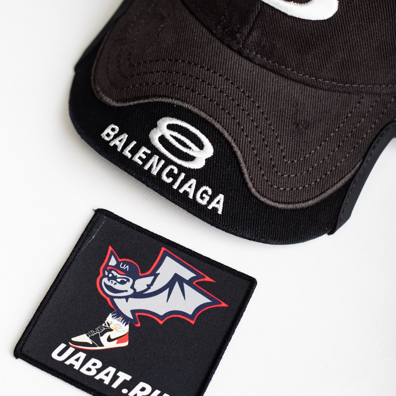 Ba*len*cia*ga double unity cap 