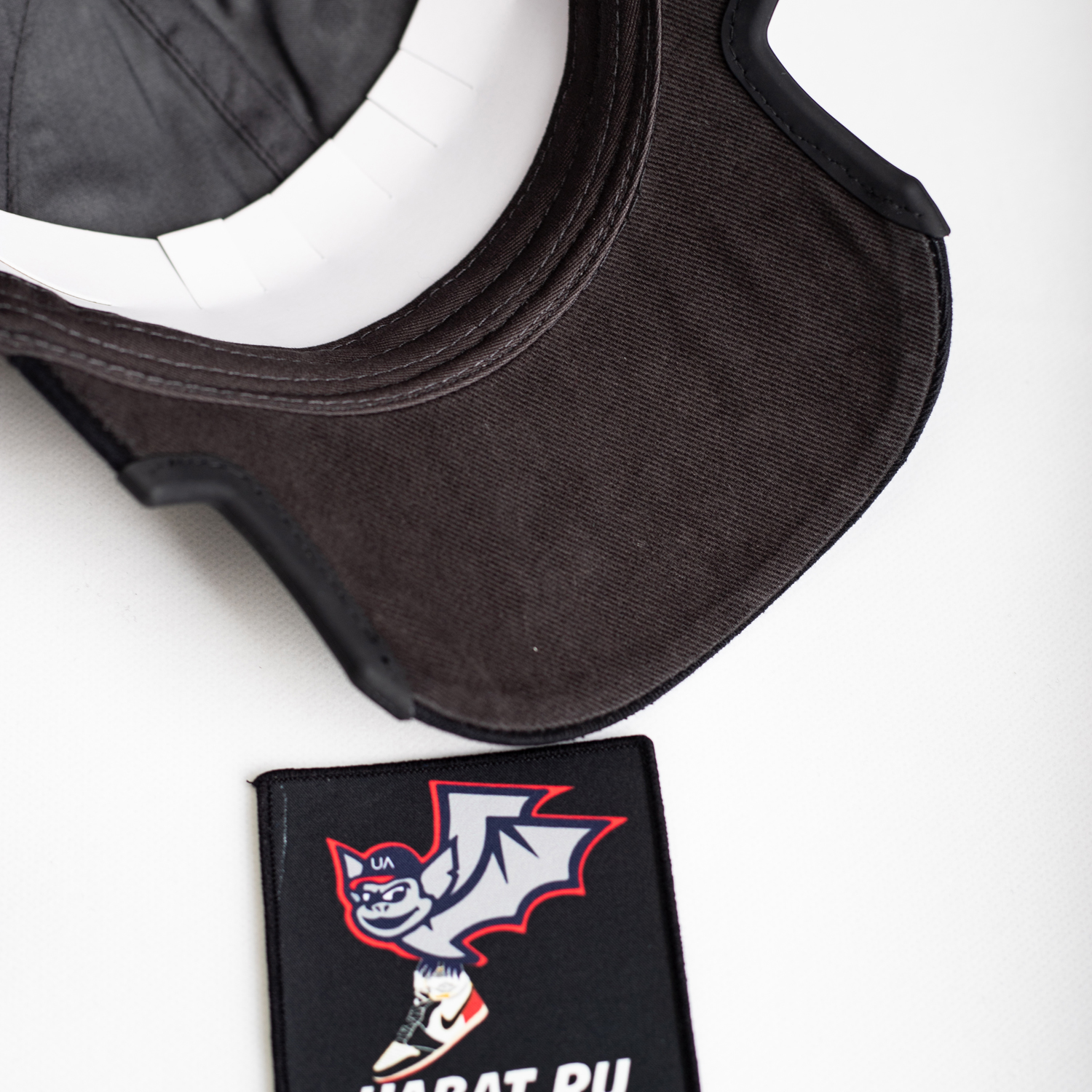 Ba*len*cia*ga double unity cap 