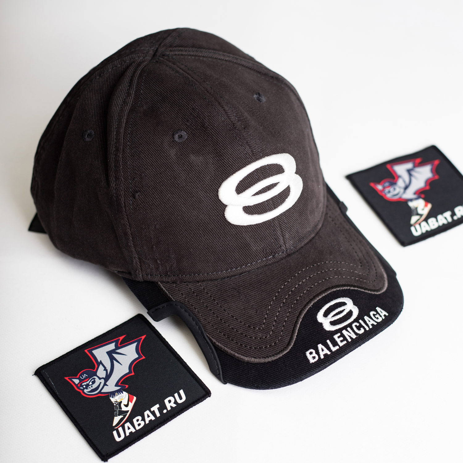 Ba*len*cia*ga double unity cap 