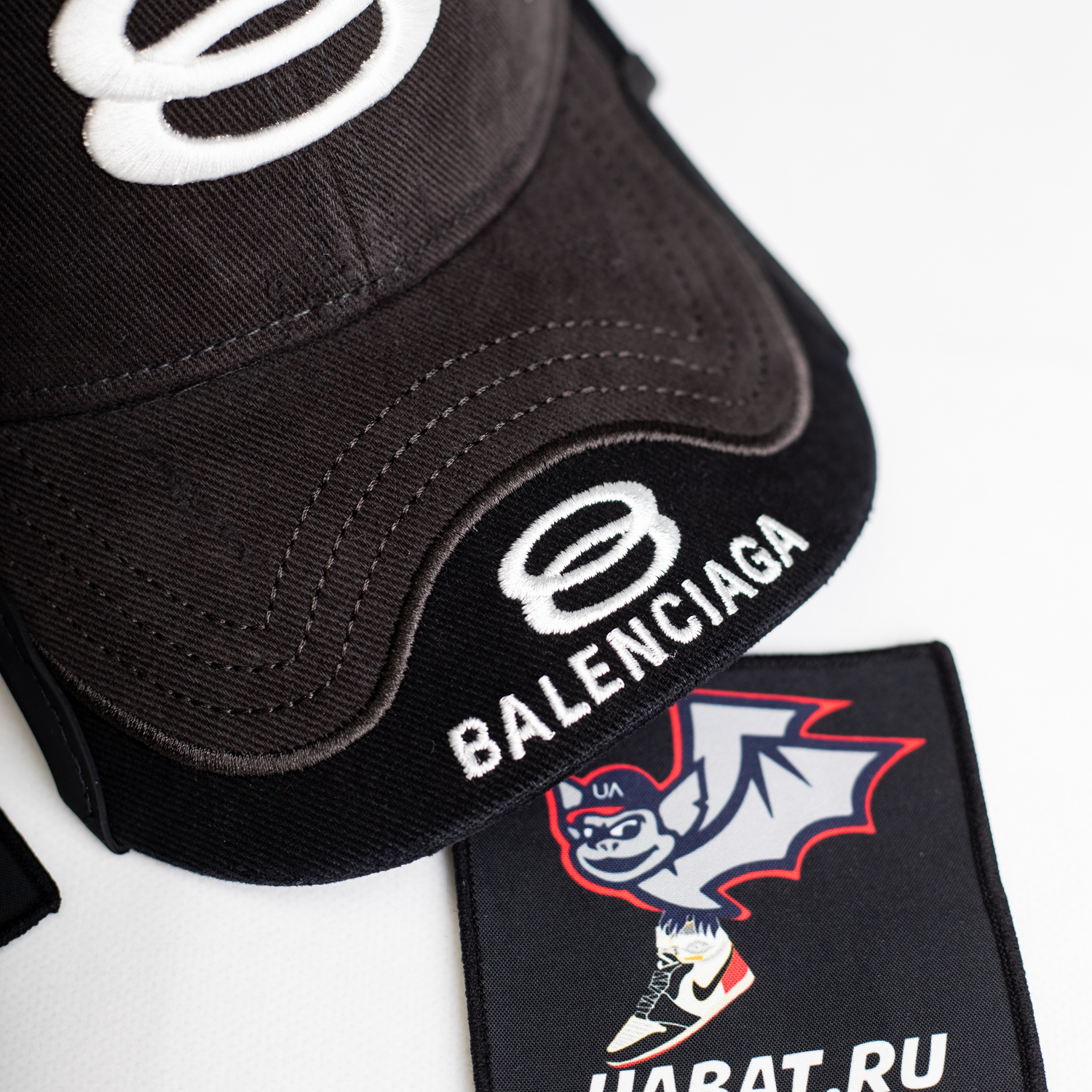 Ba*len*cia*ga double unity cap 