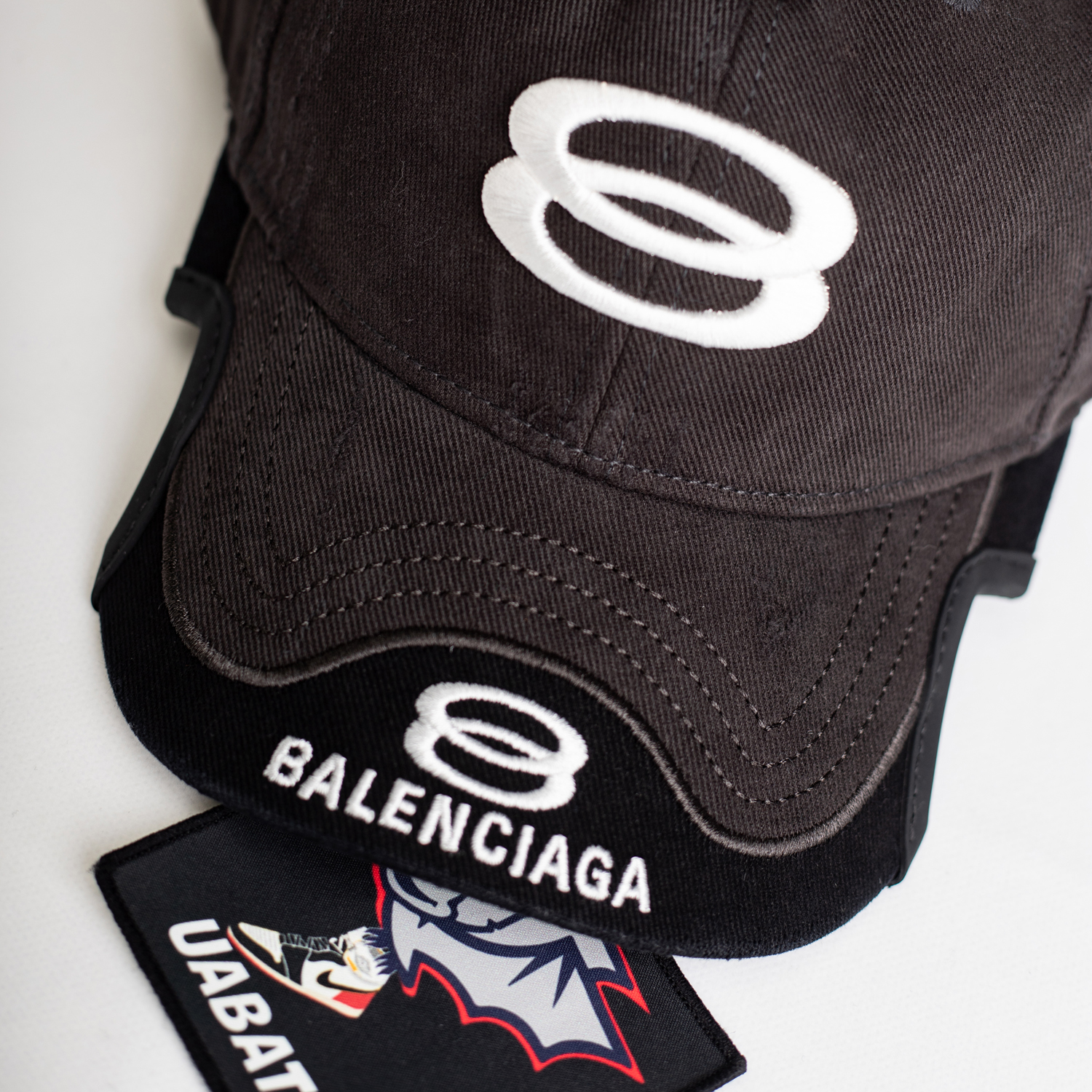 Ba*len*cia*ga double unity cap 